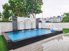 Desa Tebrau -- Poolside Paradise - 4BR4B - 12pax by Cowidea